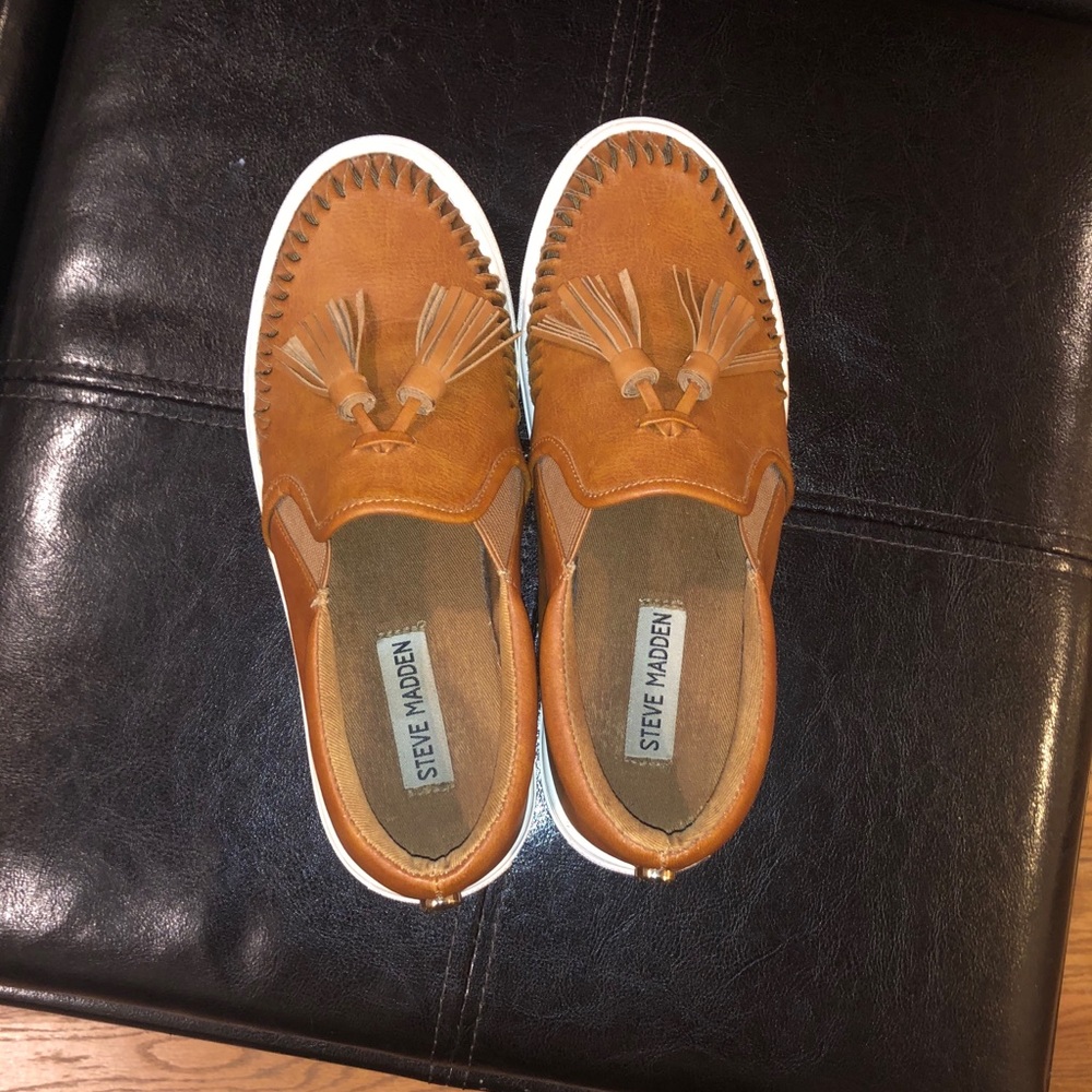 Steven madden tassel sneakers